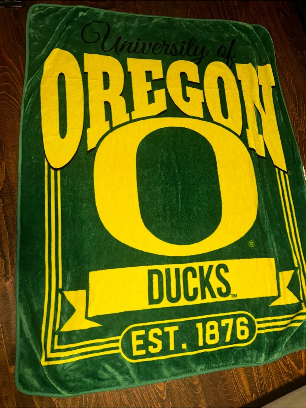 Oregon Ducks label-design plush throw blanket